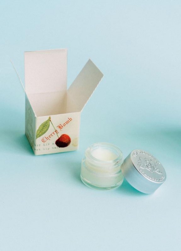 tokyo-milk-classic-cherry-bomb-bon-bon-lip-balm-open_576x832